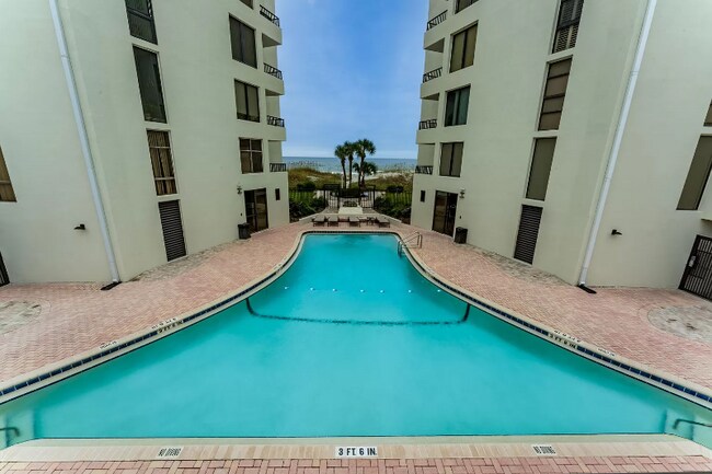 Foto del edificio - 2200 Ocean Dr S