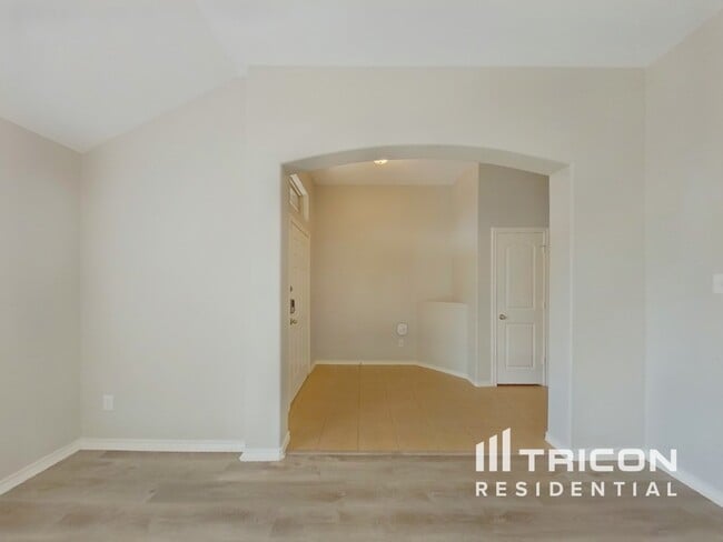Building Photo - 617 Chickadee Dr