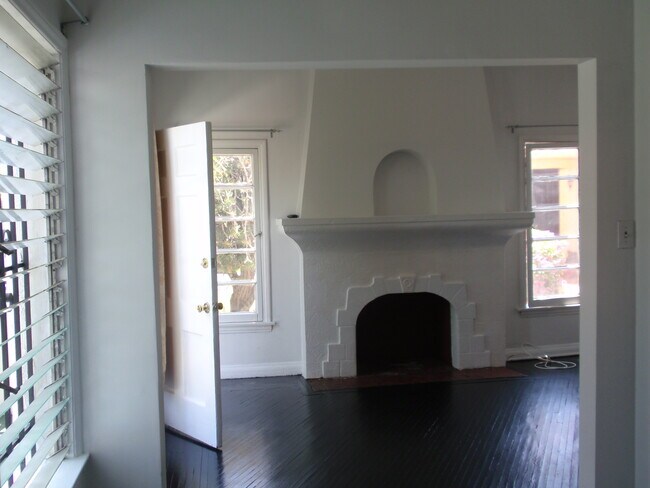 Living Room - 1343 S Burnside Ave