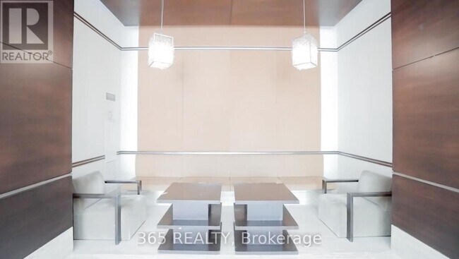 Photo du bâtiment - 330 Burnhamthorpe Rd W