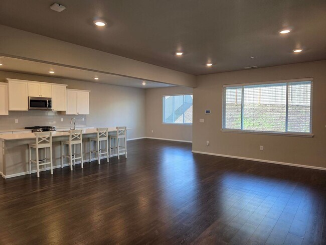 Foto del edificio - 4 Bedroom Home in Soundview Estates!