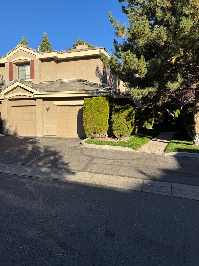 Foto del edificio - 900 S Meadows Pky