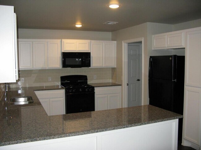 Foto del edificio - 11717 Surrey Hills Blvd. Yukon, OK. 73099