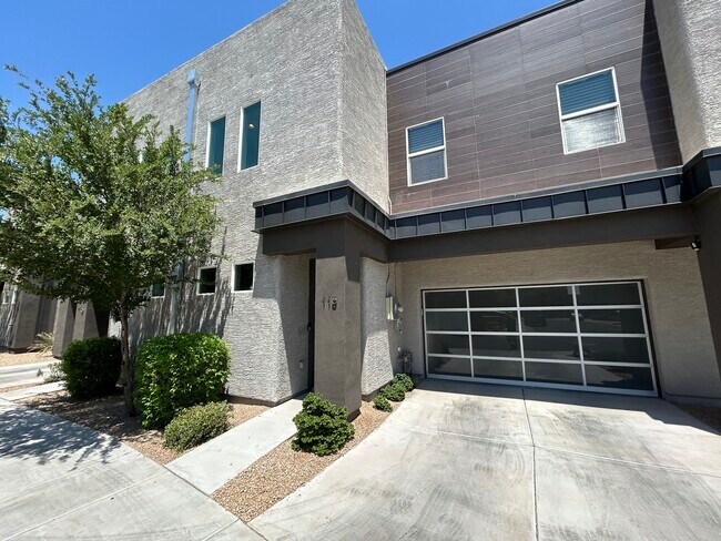Foto del edificio - 2315 E Pinchot Ave