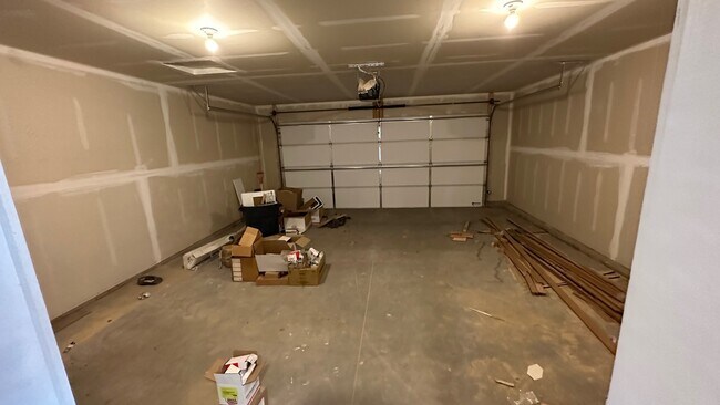 Building Photo - 5700 E Hitching Plz