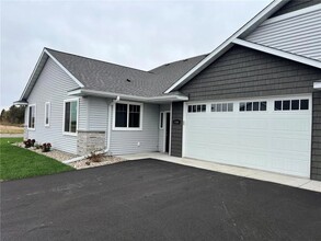 Building Photo - 3104 Bassett Dr