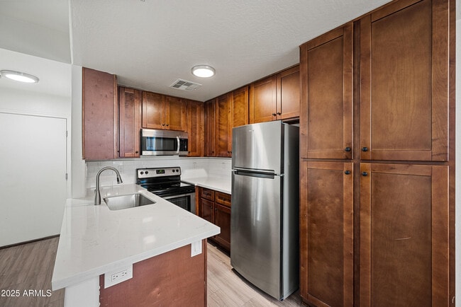 Foto del edificio - 4608 W Maryland Ave