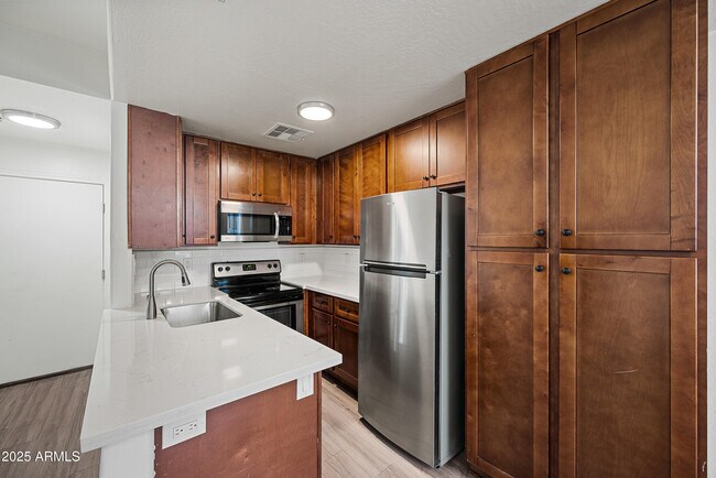 Building Photo - 4608 W Maryland Ave