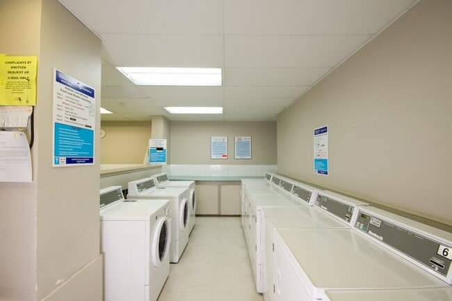 Building Photo - Regency Park