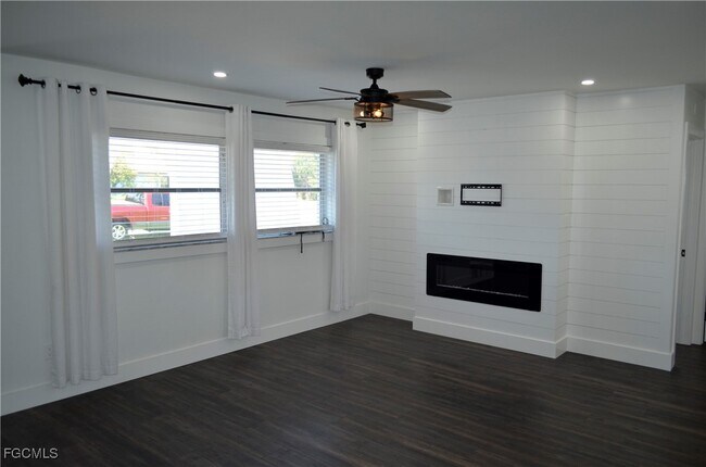Foto del edificio - 701 SE 36th St