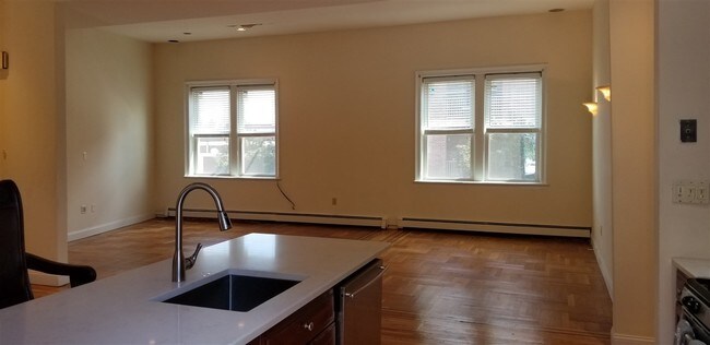 Building Photo - 525 Bergen Ave
