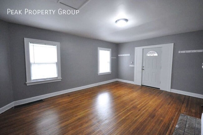 Building Photo - 1499 Perry St