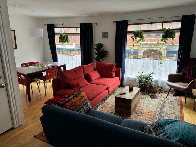 Living room w city views - 74 Congress St