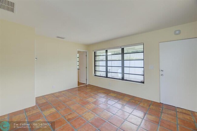 Foto del edificio - 805 NE 40th St
