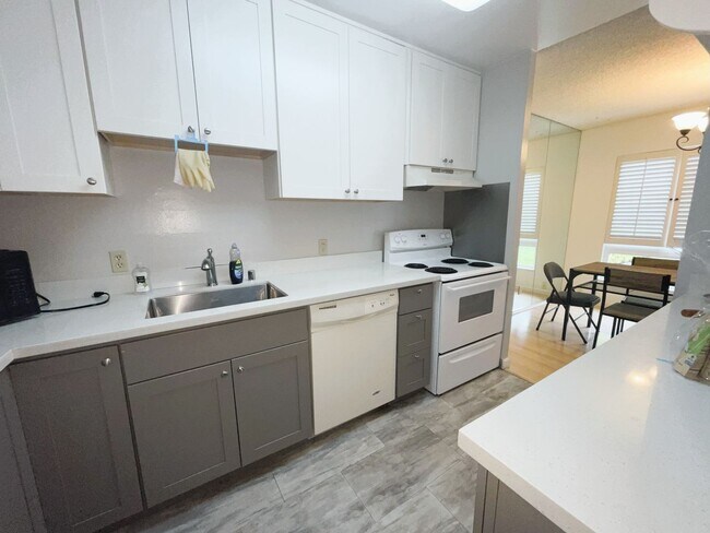 Foto del edificio - Resort like living in the prime location of San Mateo