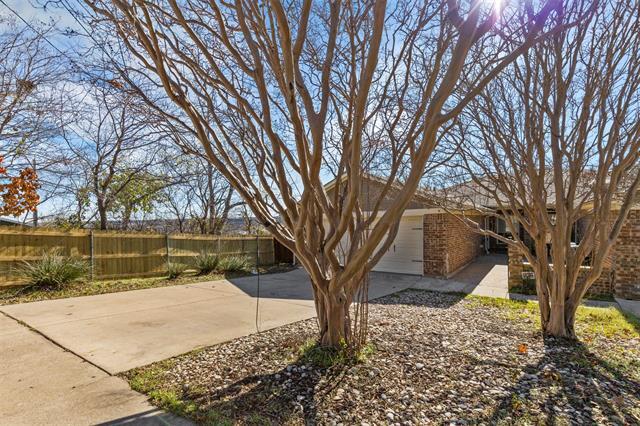 Building Photo - 6005 Valley View Dr