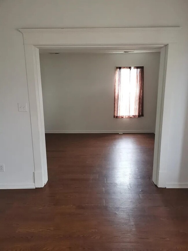 Building Photo - 438 7th Ave