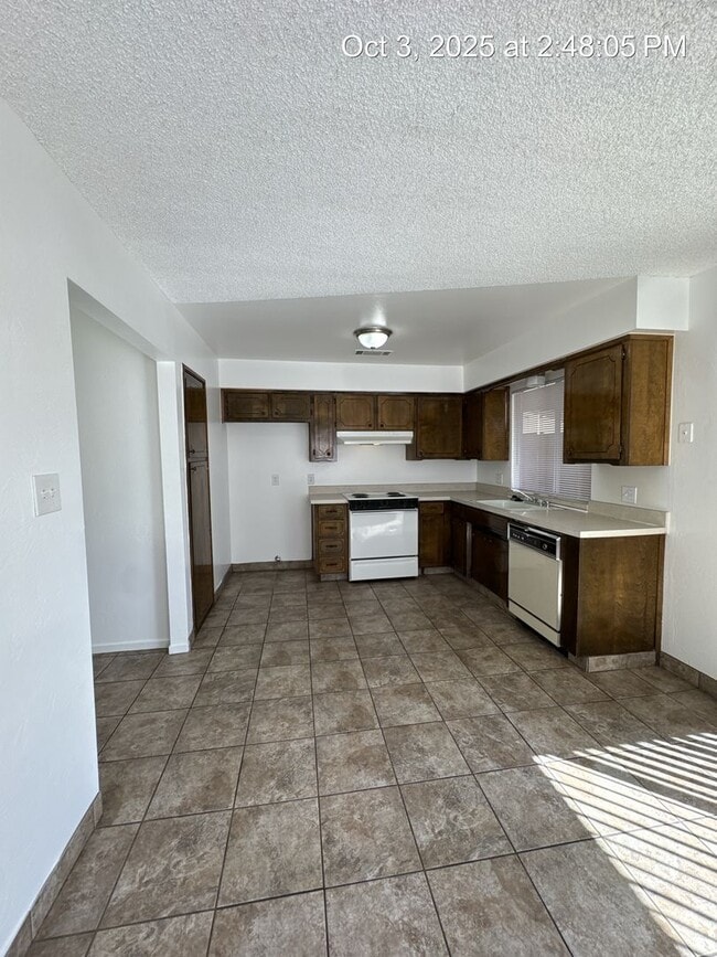Building Photo - 2967