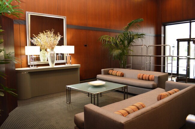 Foto del edificio - 5100 N Marine Dr