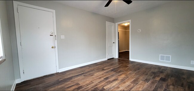 Building Photo - 219-237 E Xenia Dr