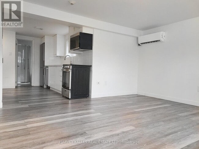 Building Photo - 521 Browns Line