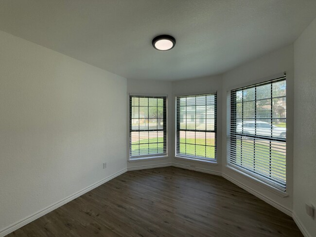 Building Photo - 6406 Gray Ridge