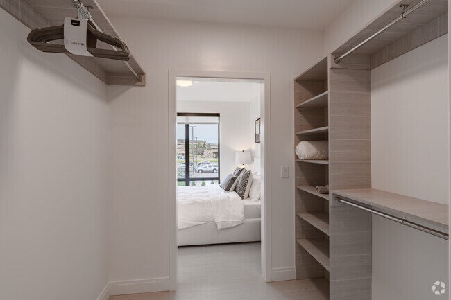 1 habitación, 1 baño, 673 pies cuadrados, vestidor - The Apex West Bloomfield