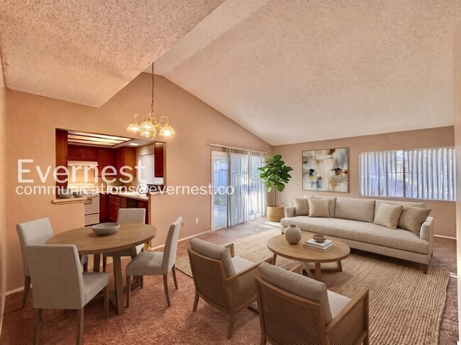 Building Photo - 2 Bed, 1 Bath Home with Garage / Pet-Friendly / Vouchers Accepted / Available Soon!