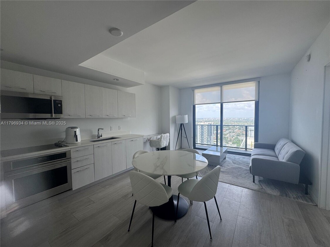Foto principal - 55 SW 9th St
