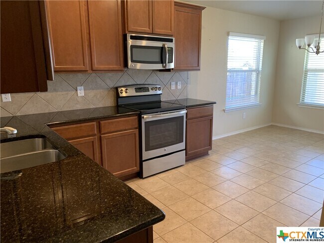 Building Photo - 5331 Dauphin Dr