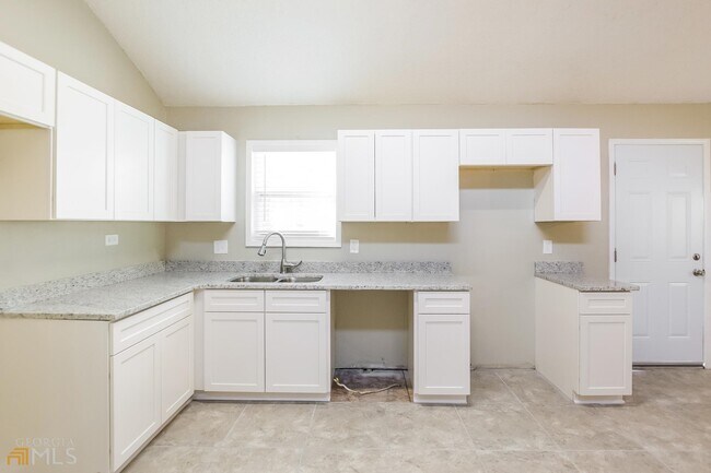 Building Photo - 2990 Barrett Dr NW