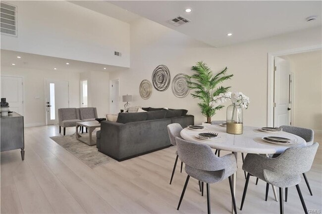 Foto del edificio - Modern 3-Bed/3-Bath Townhome