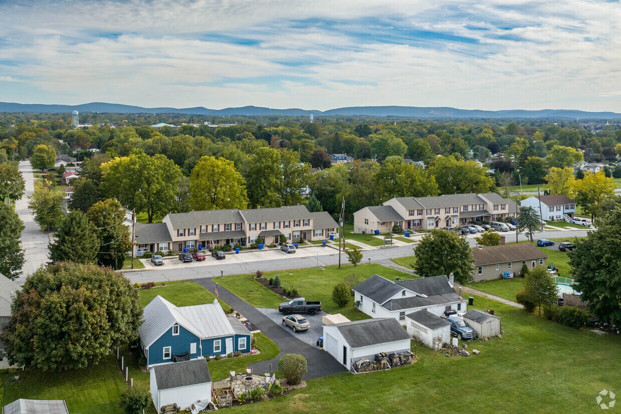 Aerial Photo - 1002 Rebecca St