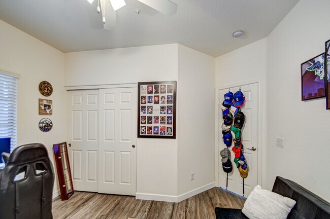 Building Photo - Del Rio Ranch Beauty