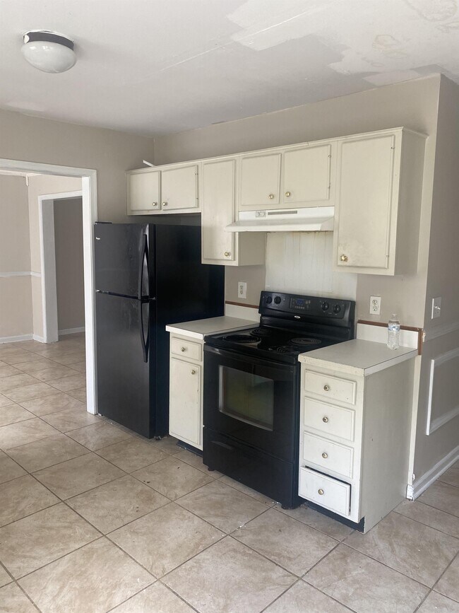 Foto del edificio - 731 Fox Ridge Rd