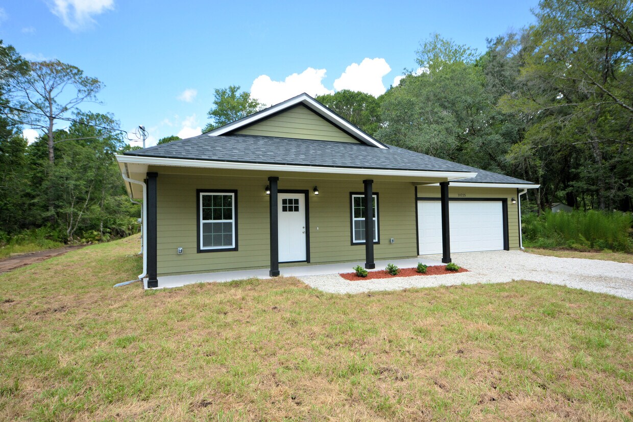 10010 Vaughan Ave, Hastings, FL 32145 House for Rent in Hastings, FL