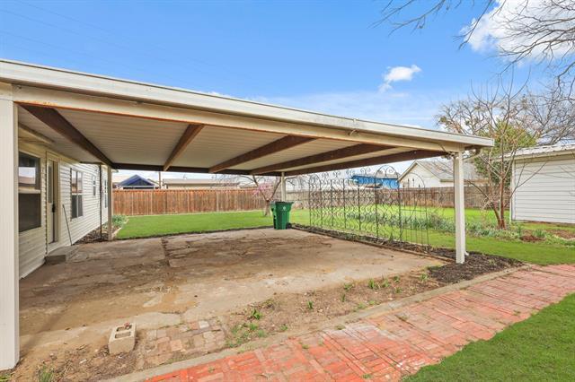Foto del edificio - 2340 Harris Ln