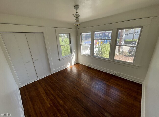 Building Photo - 3 br, 1.5 bath Duplex - 4160 Bachman Place