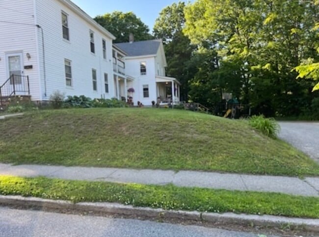 Building Photo - 11 Chestnut St