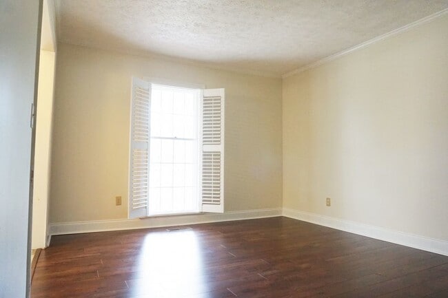 Building Photo - 318 Foxhall Ct