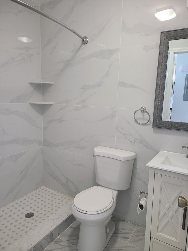 Bath #1 - 75 Saint Johns Pl