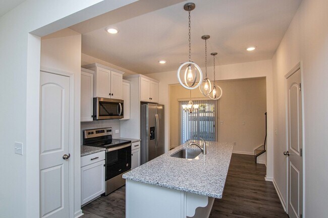 Foto del edificio - BEAUTIFUL 2 Bedroom Townhome in MIDLAND