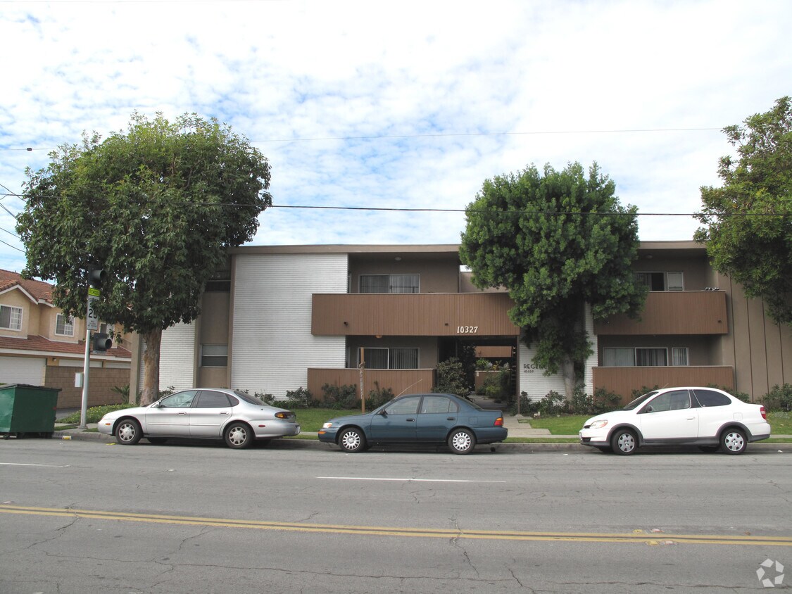 Foto del edificio - 10327 Downey Ave
