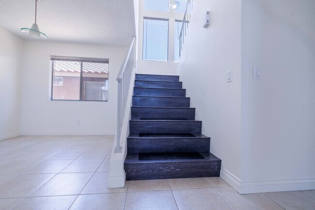 Foto del edificio - 1143 E Adelman Dr