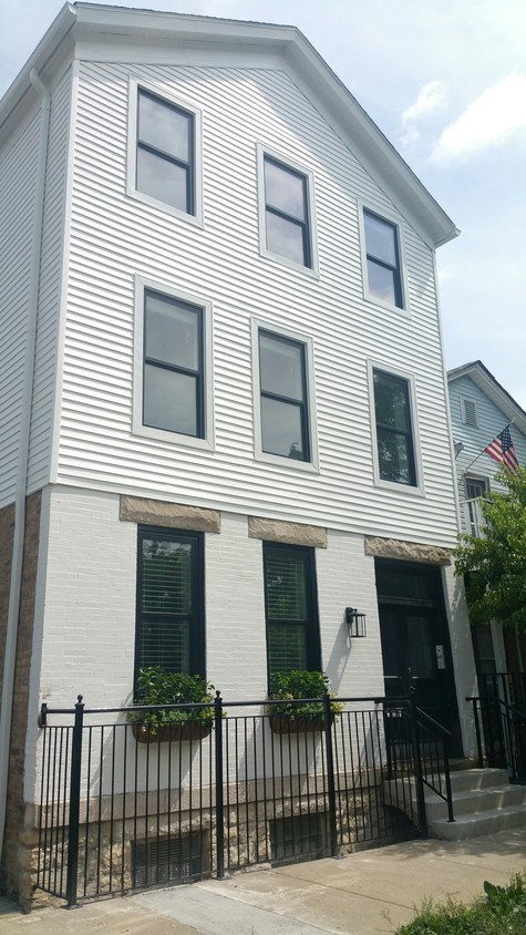 Building Photo - 1242 W Huron St