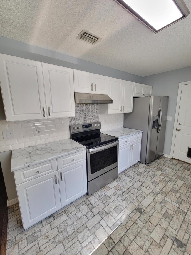 Building Photo - 400 Pristine Water Ln
