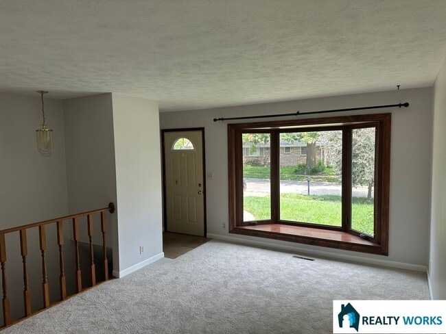 Building Photo - Charming 4 Bed Home