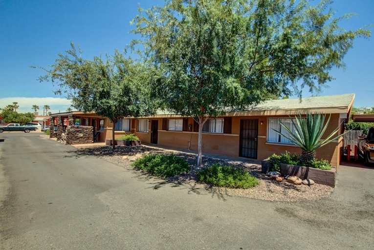 Building Photo - Desert Oasis