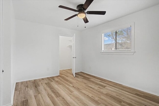 Foto del edificio - 817 Sirocco Dr