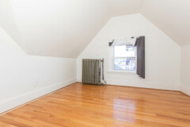 Building Photo - AWESOME ALLSTON LISTING!!!